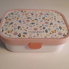 弁当箱 Wit, roze, bloemen がiLostで Dolfinarium によって報告されました