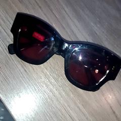 Sonnenbrille, gemeldet von Leonardo Royal Hotel Amsterdam über iLost