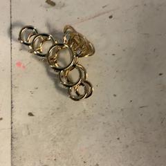 ヘアークリップ がiLostで Artis によって報告されました