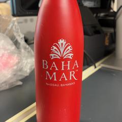 보온병 Aluminium fles, rode kleur, iLost를 사용하여 Van der Valk Hotel Sneek에 보고됨