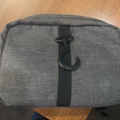 Sack gray, with a hook design, gemeldet von Leonardo Hotel Amsterdam Rembrandtpark über iLost