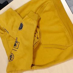 Kleidung - Hoodie okergeel, gemeldet von Regio Oost-Vlaanderen über iLost