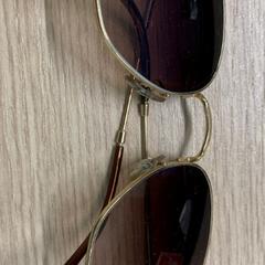 Des lunettes de soleil merkloos, a été signalé par Gemeente Westland utilisant iLost