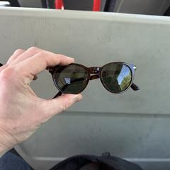 Persol zonnebril (bruin), iLost-i jakinarazi zaion moduan
