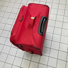 Mala Red, como reportado por Ramada by Wyndham Amsterdam Airport Schiphol utilizando o iLost