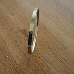 Goudkleurige armband met sterretjes an iLost gemeldet