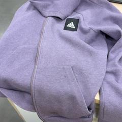 Fleece Adidas, amint azt IKEA Eindhoven az iLost segítségével jelentette.