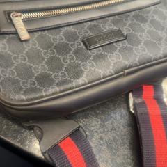 Bolsa, ha sido reportado por Rotterdam The Hague Airport con iLost