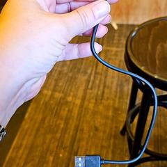 Cable Mini usb/usb A, segons ha informat Into The Great Wide Open mitjançant iLost