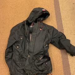 Jas, ha sido reportado por Gemeente Hilversum usando iLost