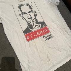 T-shirt, gemeldet von Van der Valk Hotel Deventer über iLost