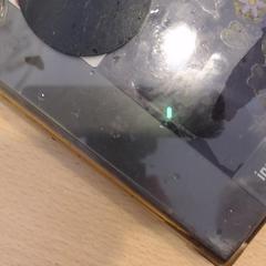 Telefon zwart grijs Samsung, amint azt Walibi Holland az iLost segítségével jelentette.