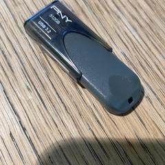 Usb klíčenka, jak nahlášeno MEININGER Hotel Berlin East Side Gallary pomocí iLost