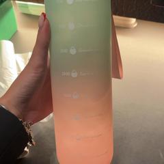 물 병 Groen/Roze, iLost를 사용하여 Van der Valk Hotel Houten에 보고됨