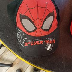 Kšiltovka noir plus visage spider man, jak nahlášeno IKEA Lille pomocí iLost