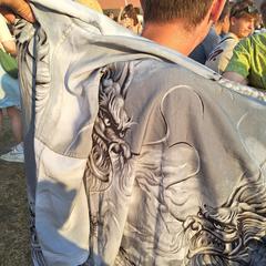 Lelijk shirt, amint azt az iLostnak jelentették.