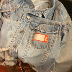 Jeans & Gilet, a été signalé par MEININGER Hotel Bordeaux Gare Saint-Jean utilisant iLost