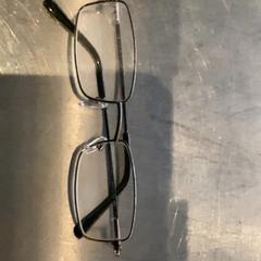 Lunettes, a été signalé par MEININGER Hotel Leipzig Hauptbahnhof utilisant iLost