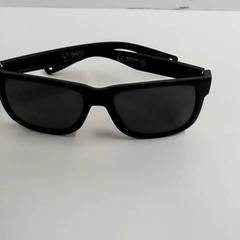 Sunglasses Plastic zwart, as reported by Bobbejaanland using iLost