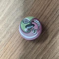 Pin pink and green, som rapportert av Vrije Universiteit Brussel (VUB) ved bruk av iLost