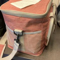 Väska Thermos bag filled with belongings, rapporterat av MEININGER Hotel Brussels City Center med iLost
