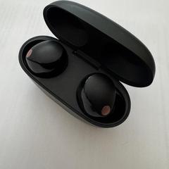 zwarte airpods, amint azt az iLostnak jelentették.