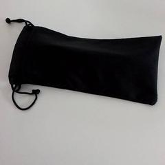 Portaocchiali con occhiali, come riportato da ilévia utilizzando iLost