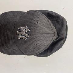 Gorra Grijs, ha sido reportado por Avonturenpark Hellendoorn con iLost