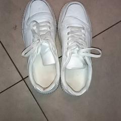 Sneaker, gisa salatu by Leonardo Royal Hotel Amsterdam iLost erabiliz