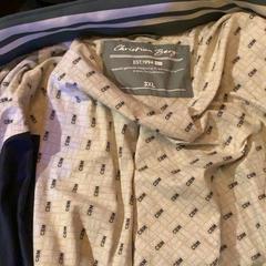 Chaqueta, ha sido reportado por Café Leentje con iLost
