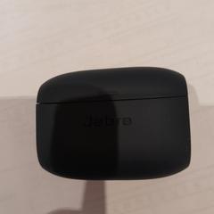 Caixa para airpods bleu marine, como reportado por TCL utilizando o iLost