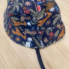 Cappello a secchiello enfant, come riportato da IKEA Liège utilizzando iLost