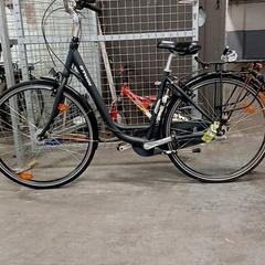 Bicicleta B-twin Donkergrijs, como reportado por Fietsdepot Hasselt utilizando o iLost