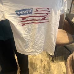 Camisa Levi's, segons ha informat Van der Valk Hotel Amsterdam-Amstel mitjançant iLost