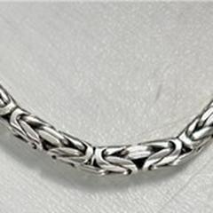 Zilveren / zilverkleurige armband, iLost'a bildirildiği gibi
