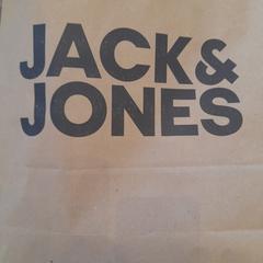Bossa Jack & Jones, segons ha informat RÍO Shopping - Valladolid mitjançant iLost