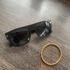 Armbånd & Solbriller zwart, goud, som rapportert av WestCord Hotel Eindhoven ved bruk av iLost