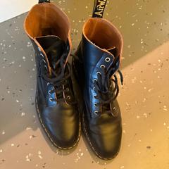 Zapato black shoes, ha sido reportado por Room Mate Bruno con iLost