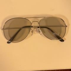 النظارات Aviator، كما تم الإبلاغ عنه بواسطة Pathé Schiedam عبر iLost