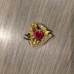 Joyas Goud en rood, ha sido reportado por Van der Valk Hotel Vianen con iLost