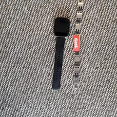 Reloj inteligente & Pulsera, ha sido reportado por Zwarte Cross (Gemeentehuis) con iLost