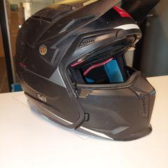 İLost kullanarak Stad Halen tarafından bildirildiği gibi Motosiklet kaskı zwart, merk mt helmets