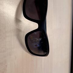 Óculos de sol Noire cat 3, como reportado por IKEA Grenoble utilizando o iLost