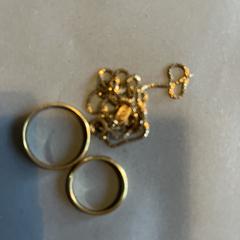 2 gouden ringen met initialen & ketting, iLost-i jakinarazi zaion moduan