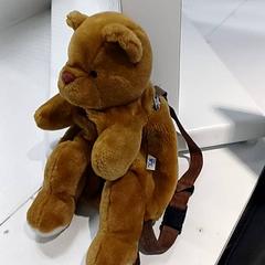 Hátizsák Ours marron, amint azt IKEA Toulouse az iLost segítségével jelentette.