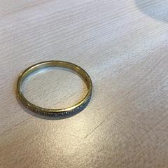 Armband Goud kleur, amint azt Gemeente Veenendaal az iLost segítségével jelentette.