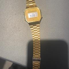 Reloj de pulsera Casio, ha sido reportado por Dekmantel Festival con iLost