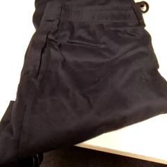 Pantalones, ha sido reportado por Mövenpick Hotel Amsterdam City Centre con iLost