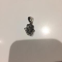 Hanger, ha sido reportado por Van Gogh Museum usando iLost