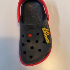 Crocs, rapporterat av IKEA Gent med iLost